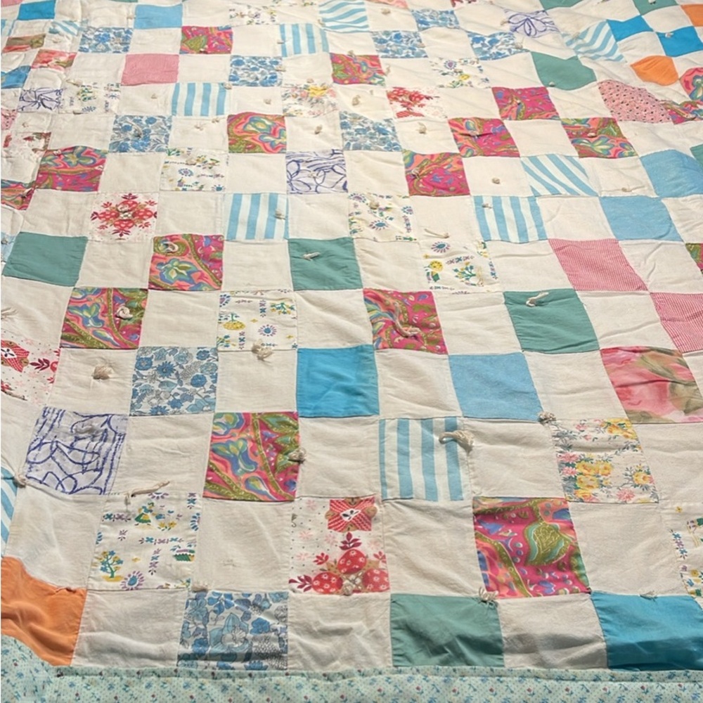Patchwork Quilt with Multicolor Design - Picture 13 of 14